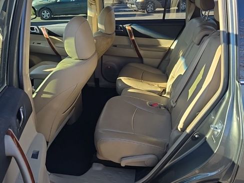 Used 2013 Toyota Highlander Limited image 14