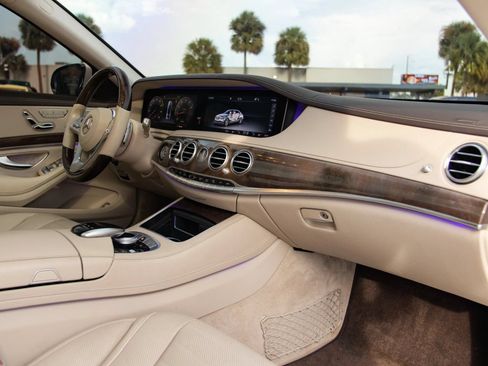 Used 2019 Mercedes-Benz S 560 Sedan w/ AMG Line Exterior image 25