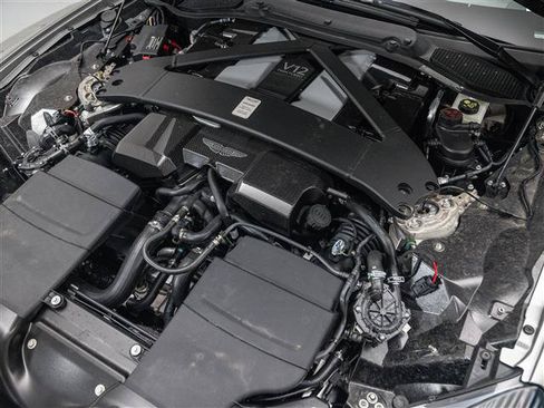 Used 2025 Aston Martin Vanquish RWD image 17