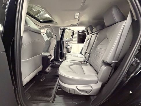 Used 2022 Toyota Highlander XLE image 56