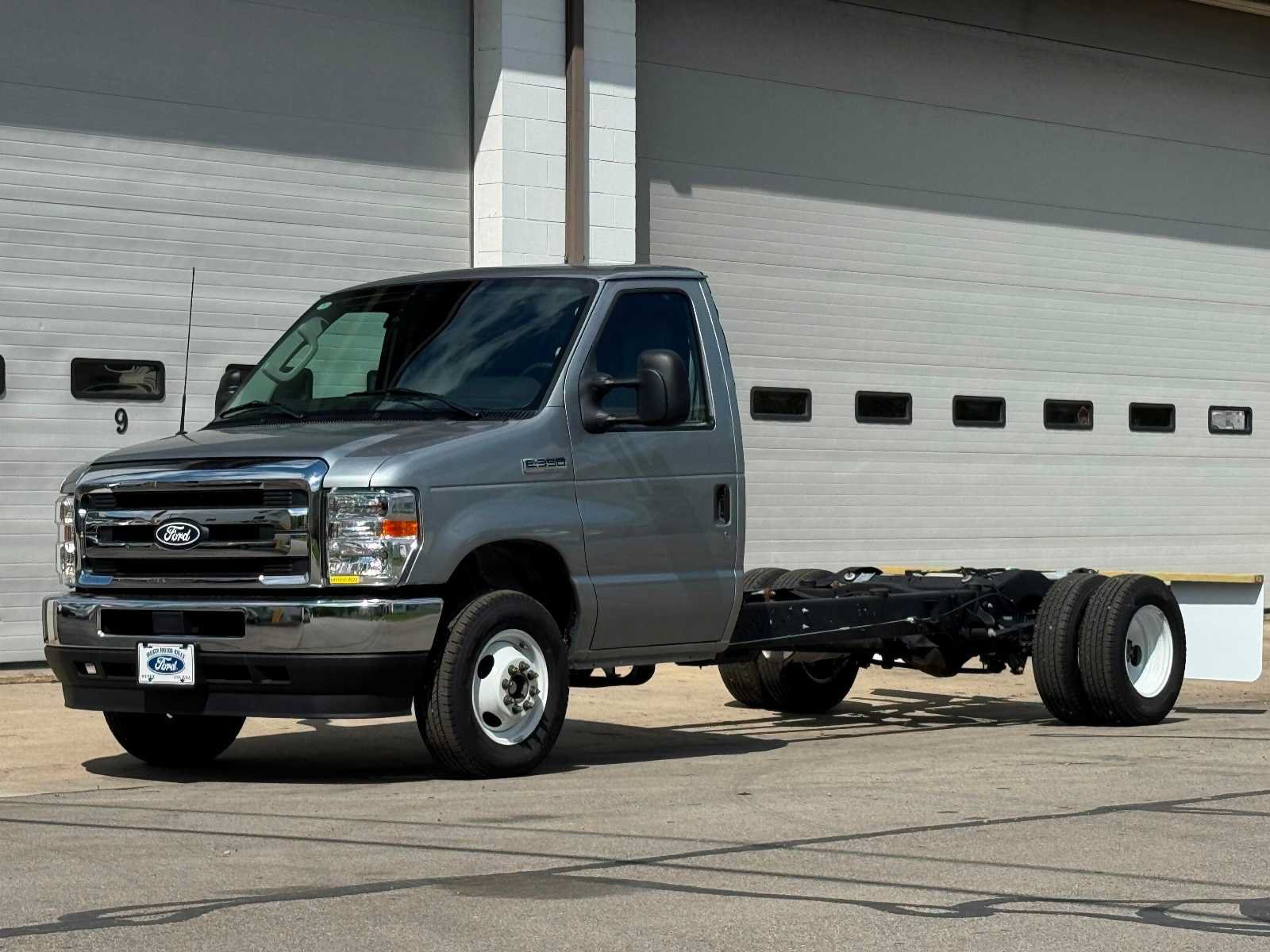 Used 2027 Ford E-350 and Econoline 350 Super Duty w/ Driver's Safety Package RWD image 1
