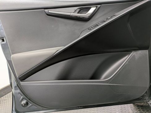 Certified 2024 Kia Niro LX image 8