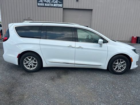 Used 2020 Chrysler Pacifica Touring-L w/ Advanced Safetytec Group FWD image 14