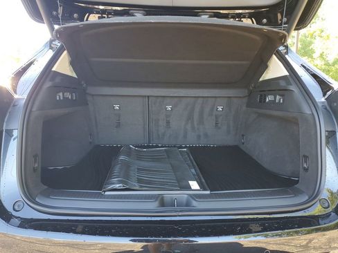Used 2023 Buick Envision Avenir AWD/4WD image 8