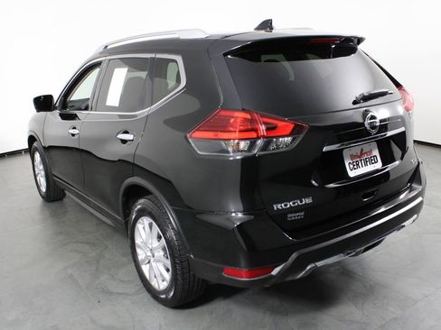 Used 2017 Nissan Rogue SV w/ SV Premium Package image 3