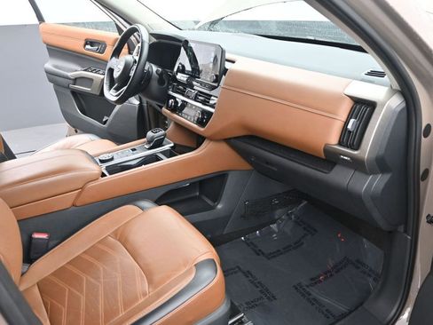 Used 2023 Nissan Pathfinder Platinum w/ Cargo Package AWD/4WD image 27