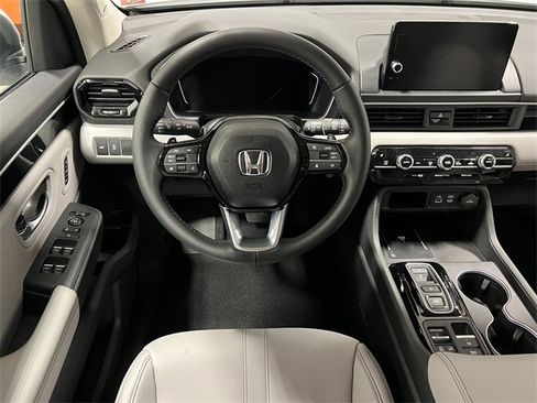 New 2025 Honda Pilot Touring image 25