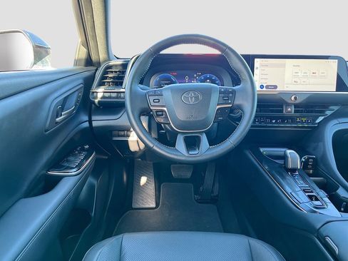 Used 2025 Toyota Crown Signia AWD/4WD image 21