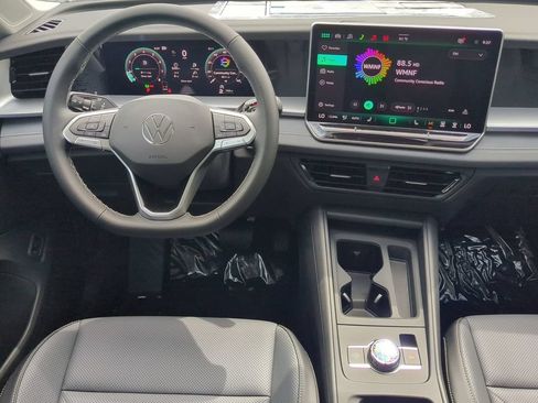 New 2026 Volkswagen Tiguan SE FWD image 14