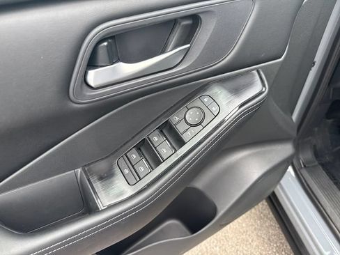 Certified 2026 Nissan Rogue SV AWD/4WD image 12