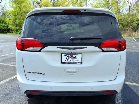 Used 2020 Chrysler Pacifica Touring-L w/ S Appearance Package FWD image 5