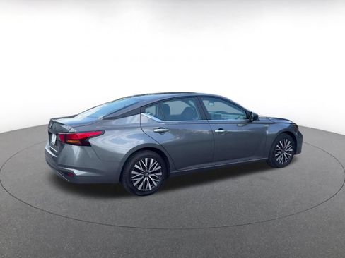Used 2025 Nissan Altima 2.5 SV FWD image 14