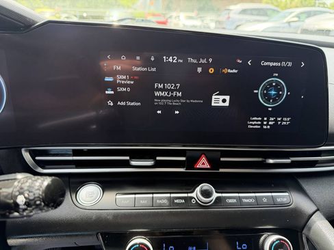Used 2023 Hyundai Elantra SEL w/ Convenience Package FWD image 16
