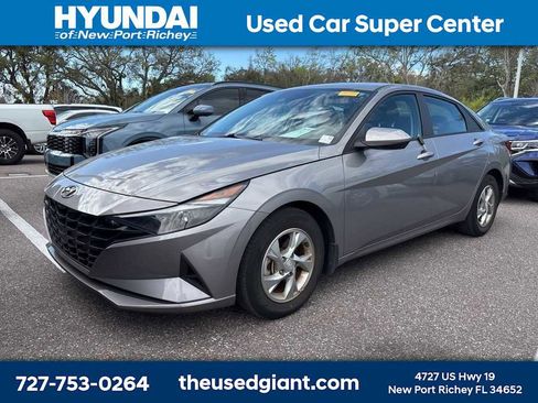 Used 2023 Hyundai Elantra SE image 1