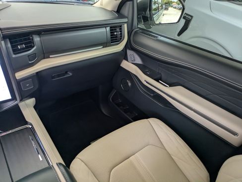 Used 2022 Ford Expedition Platinum AWD/4WD image 20