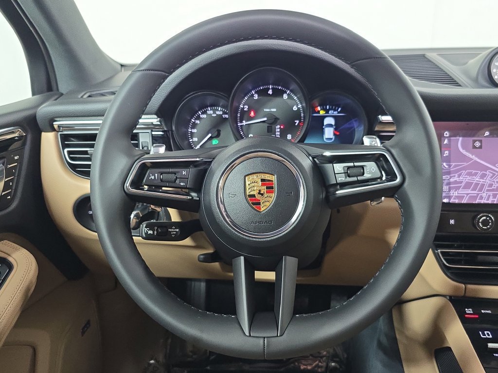 Certified 2026 Porsche Macan AWD/4WD image 14