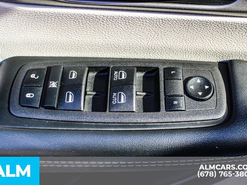 Used 2023 Chrysler Pacifica Touring-L image 43