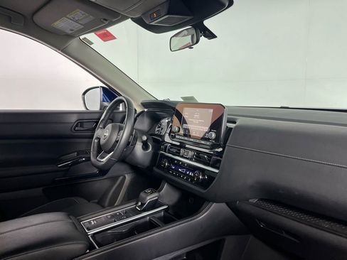 Used 2024 Nissan Pathfinder SV w/ Lighting Package (N92) image 31