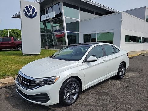 Certified 2023 Volkswagen Jetta SE w/ Panoramic Sunroof Package FWD image 1