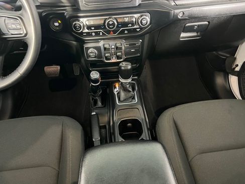 Used 2023 Jeep Gladiator Sport AWD/4WD image 17