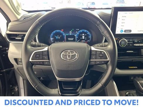 Used 2023 Toyota Highlander Limited image 25