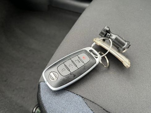 Used 2025 Nissan Versa SV image 21