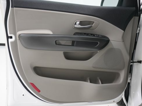 Used 2021 Kia Sedona LX image 13