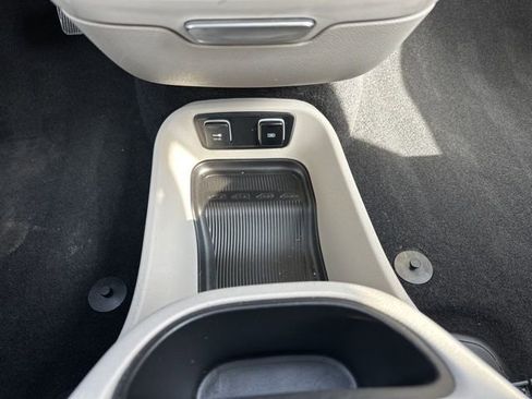 Used 2020 Chrysler Pacifica Limited image 29