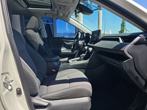 Used 2019 Toyota RAV4 XLE AWD/4WD image 11