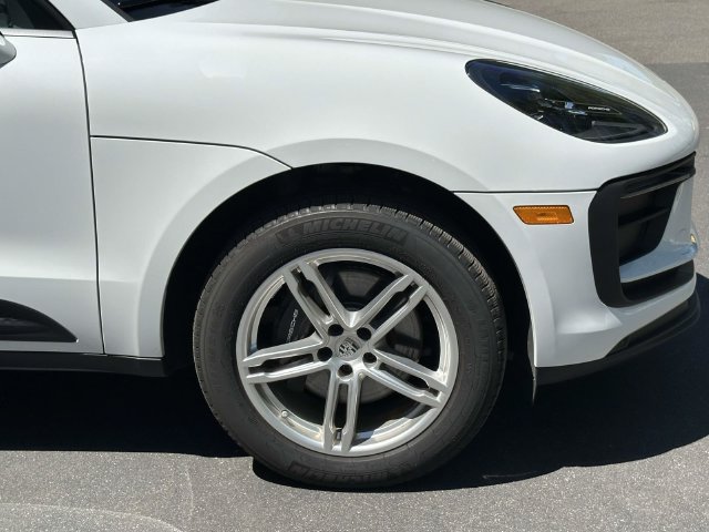 Used 2026 Porsche Macan AWD/4WD image 9