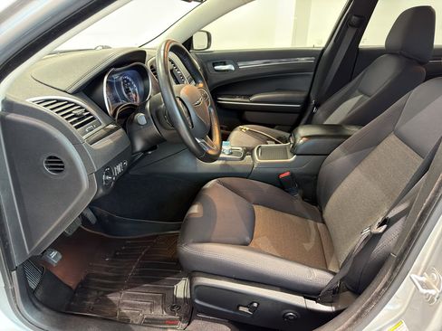 Used 2021 Chrysler 300 Touring w/ Driver Convenience Group image 13