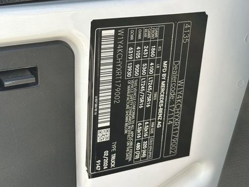 Used 2024 Mercedes-Benz Sprinter 2500 image 34