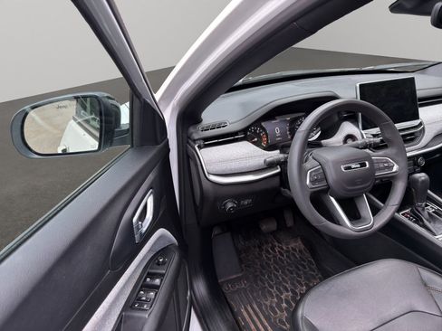 Used 2023 Jeep Compass Latitude w/ Sun and Sound Group AWD/4WD image 5