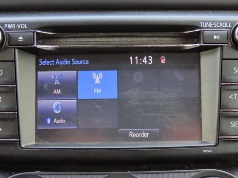 Used 2018 Toyota RAV4 LE image 20