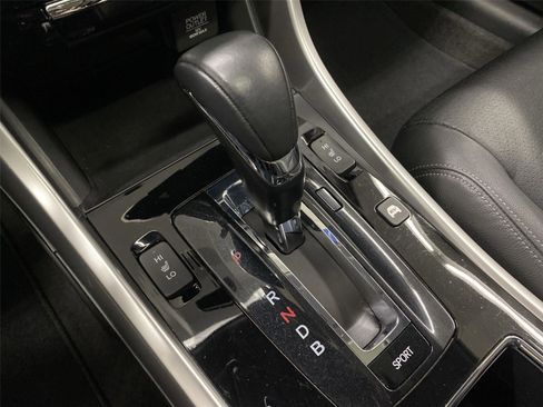 Used 2017 Honda Accord Touring image 26