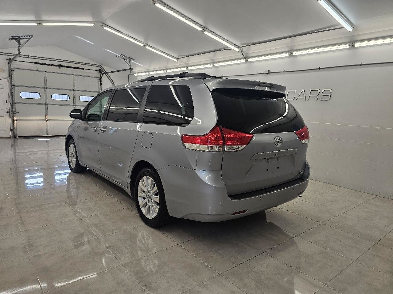 Used 2014 Toyota Sienna XLE AWD/4WD image 6