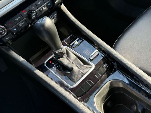 Used 2025 Jeep Compass Limited image 41