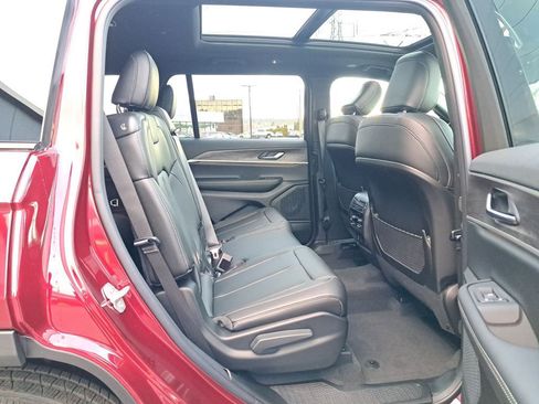 New 2025 Jeep Grand Cherokee L Limited w/ Trailer Tow Package AWD/4WD image 15