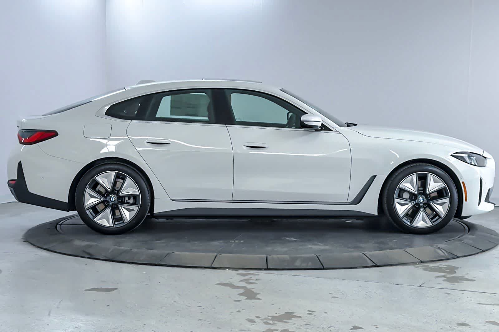New 2026 BMW i4 xDrive40 AWD/4WD image 8