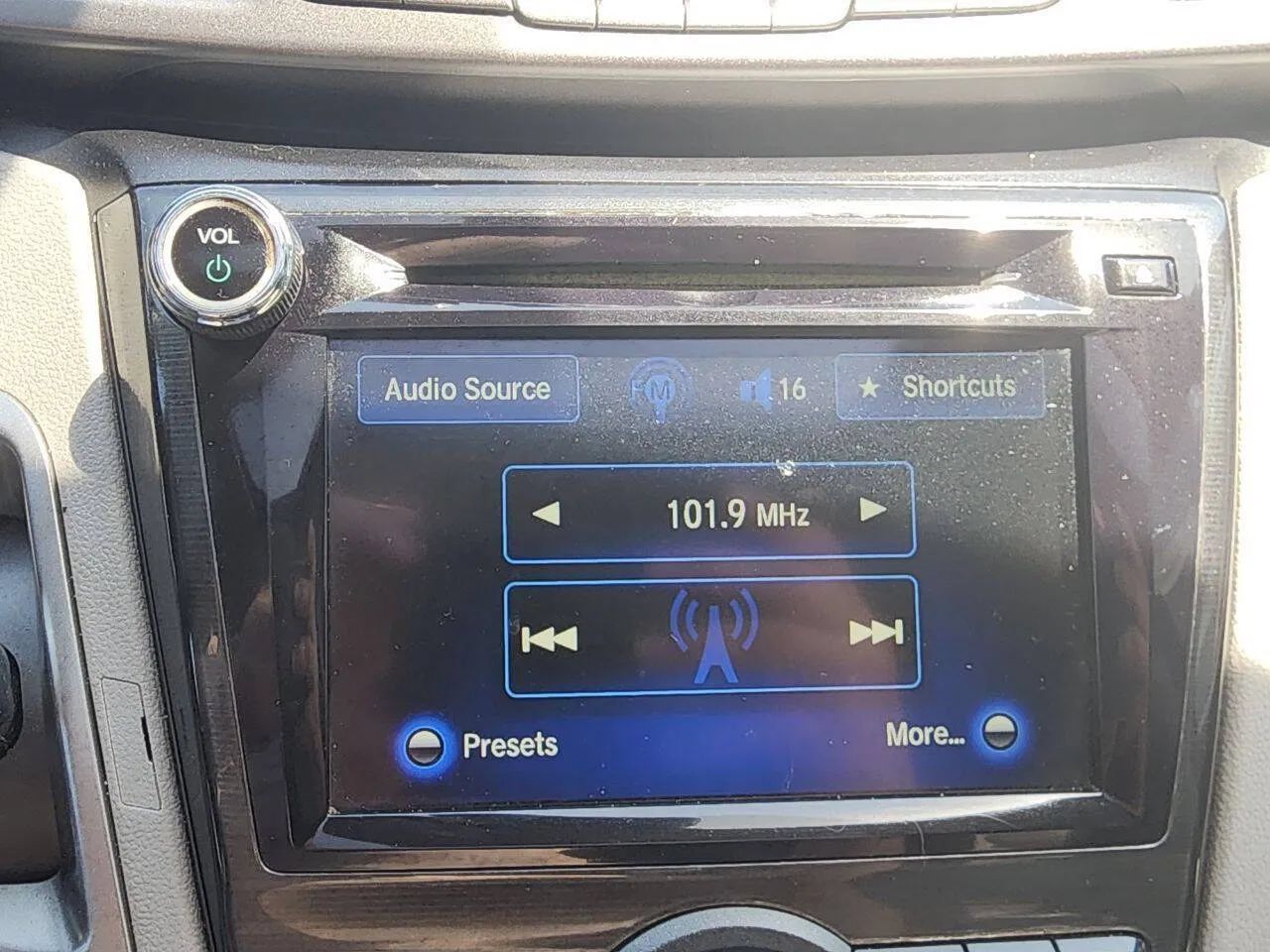 Used 2015 Honda Odyssey Touring image 24