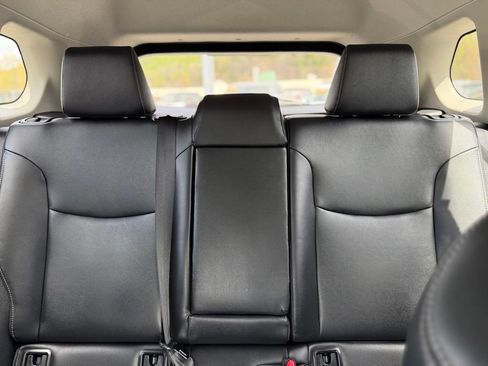 Used 2025 Toyota Corolla Cross XLE AWD/4WD image 25