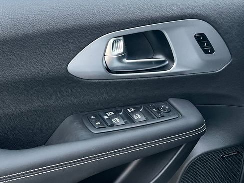 New 2026 Chrysler Pacifica Limited w/ Uconnect Theater Family Group image 11