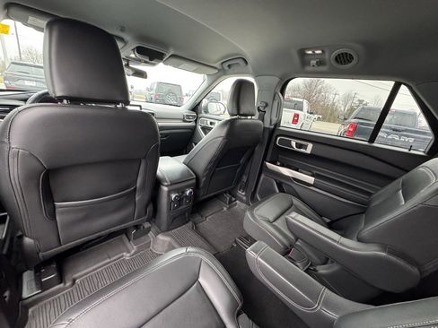 Used 2022 Ford Explorer XLT w/ Equipment Group 202A image 14