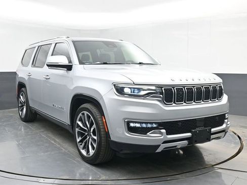 Used 2022 Jeep Wagoneer Series III w/ Premium Group I image 2