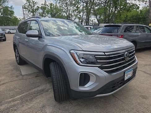 Used 2025 Volkswagen Atlas SE image 7