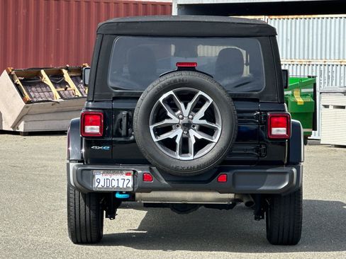 Used 2024 Jeep Wrangler Unlimited AWD/4WD image 5
