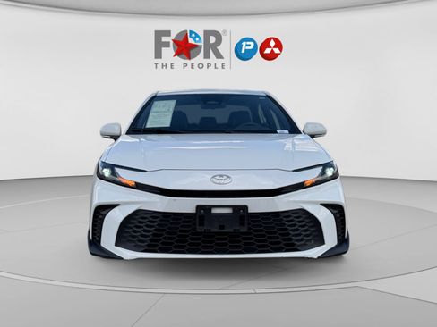 Used 2025 Toyota Camry SE FWD image 8