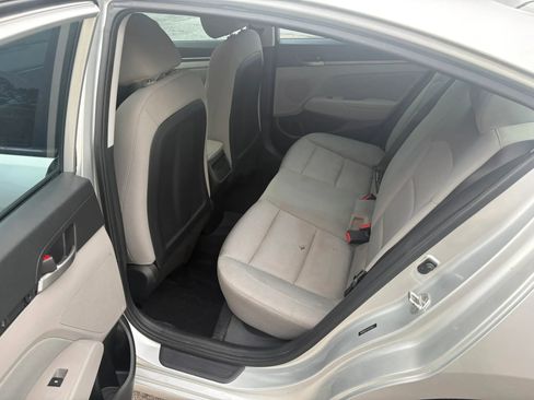 Used 2018 Hyundai Elantra SEL image 2