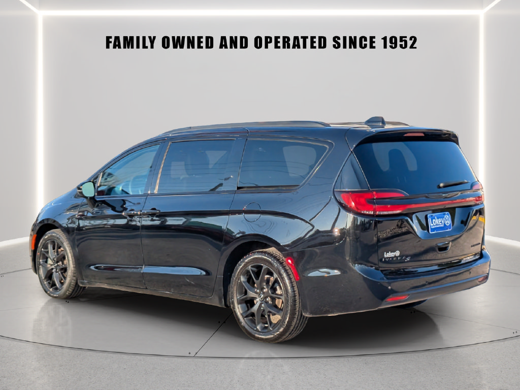 Used 2025 Chrysler Pacifica Limited FWD image 4