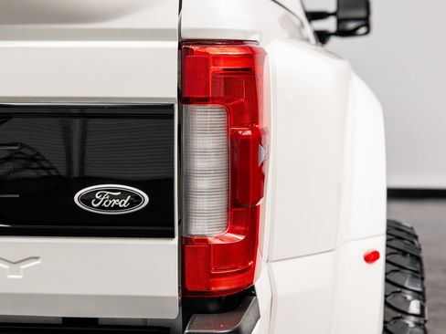 Used 2017 Ford F450 Platinum w/ Platinum Ultimate Package AWD/4WD image 20